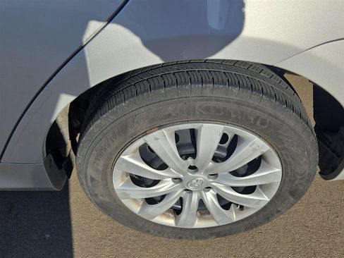 Used 2013 Toyota Corolla LE FWD image 17