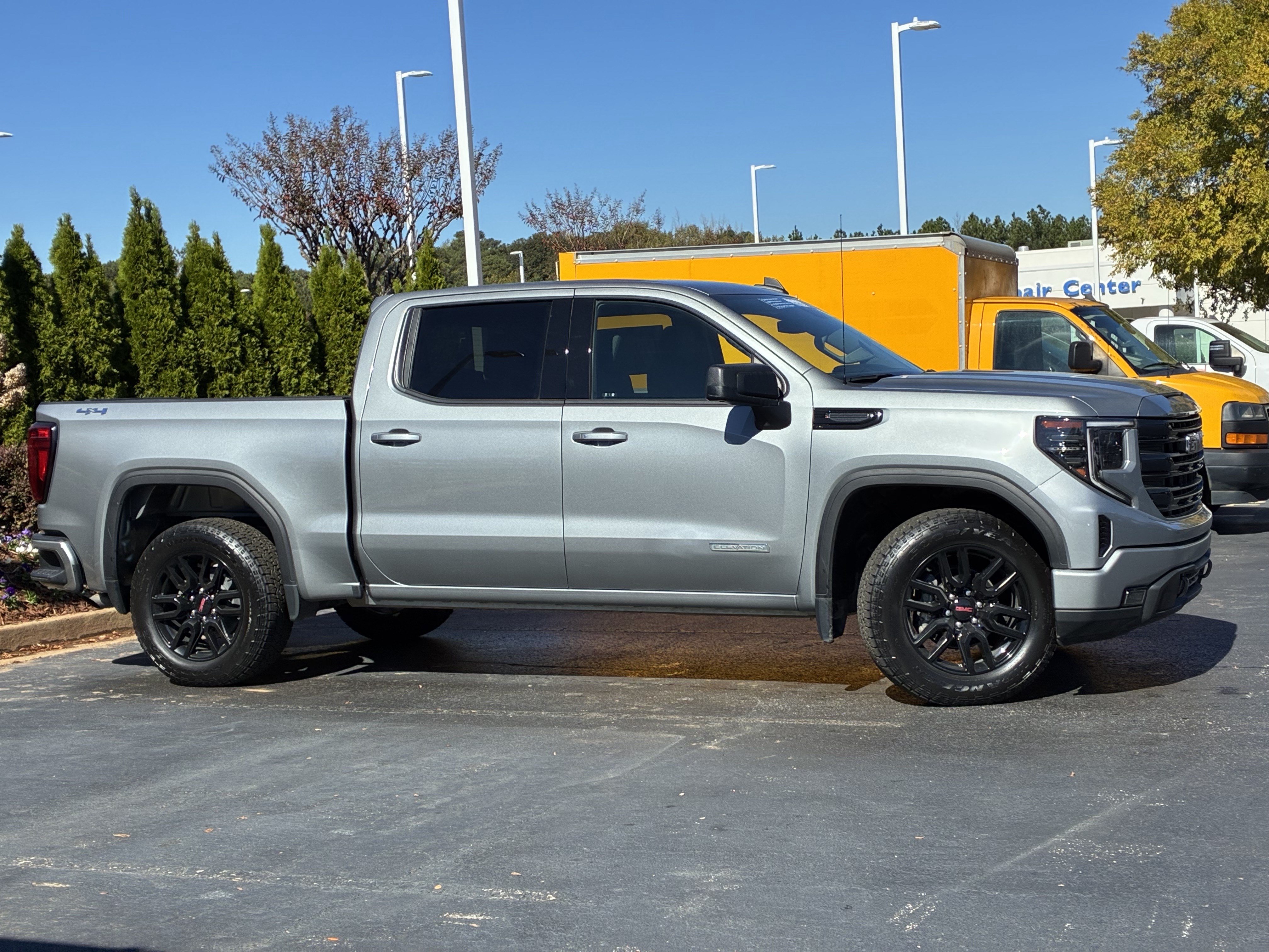 Used 2024 GMC Sierra 1500 Elevation AWD/4WD image 3