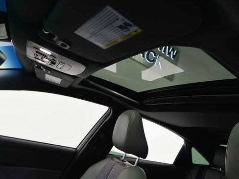 Used 2019 Toyota Avalon XSE w/ All Weather Liner Package FWD image 8