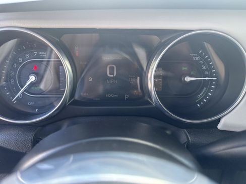 Used 2022 Jeep Wrangler Unlimited Sahara AWD/4WD image 17