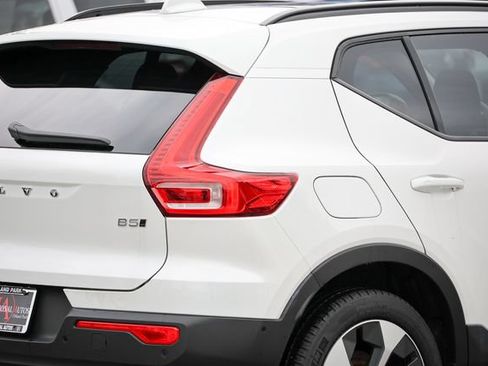 Certified 2026 Volvo XC40 B5 Plus AWD/4WD image 28