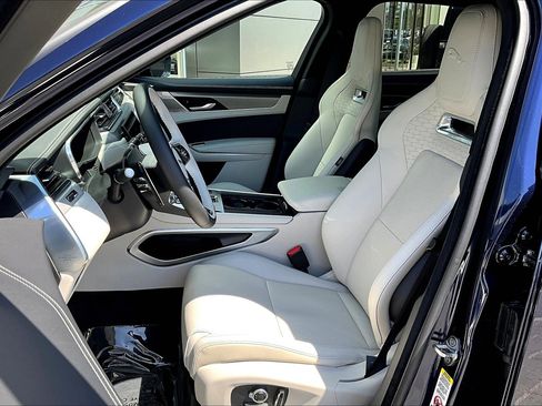 New 2025 Jaguar F-PACE R-Dynamic S image 9