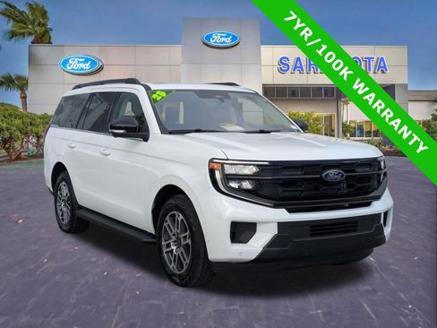 Certified 2025 Ford Expedition Active AWD/4WD image 1