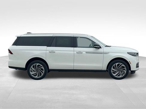New 2026 Lincoln Navigator L Reserve image 6
