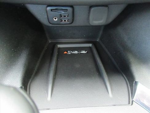 Used 2023 Chevrolet Traverse LT w/ LT Premium Package AWD/4WD image 28