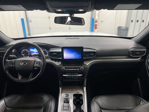 Used 2020 Ford Explorer XLT w/ Equipment Group 202A AWD/4WD image 10