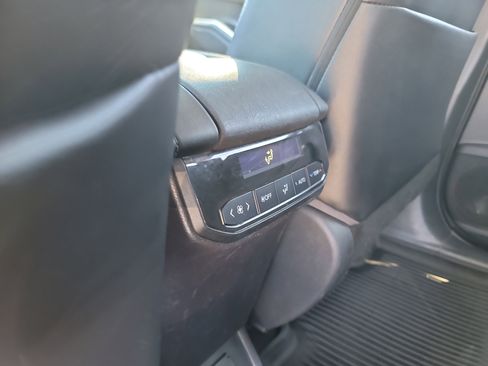 Used 2021 Toyota Highlander Limited image 18