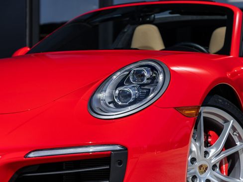 Certified 2019 Porsche 911 Targa 4S image 19