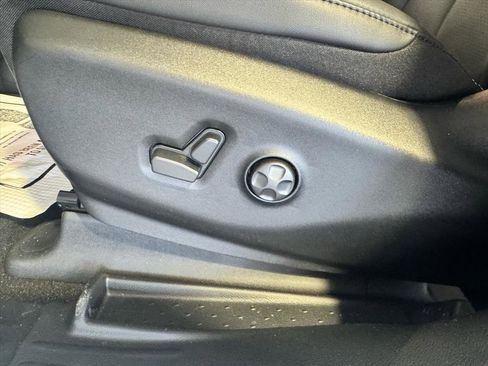 Used 2026 Chrysler Pacifica Select image 18