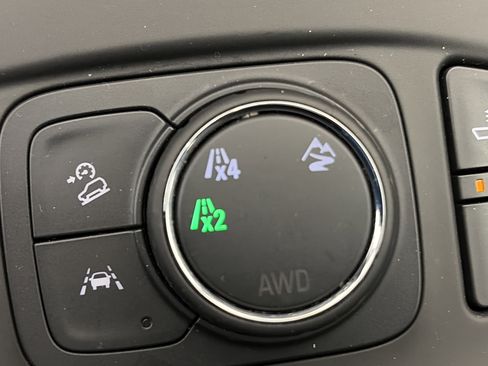 Used 2023 GMC Terrain SLE w/ Driver Convenience Package image 24