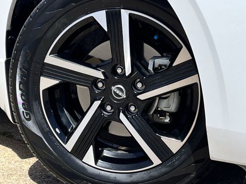 Used 2024 Nissan Sentra SV image 28