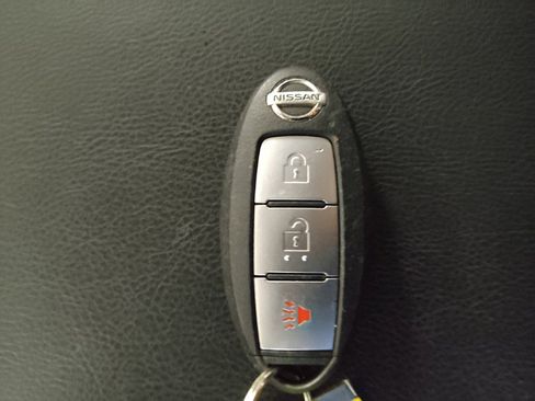 Used 2020 Nissan Pathfinder S FWD image 32