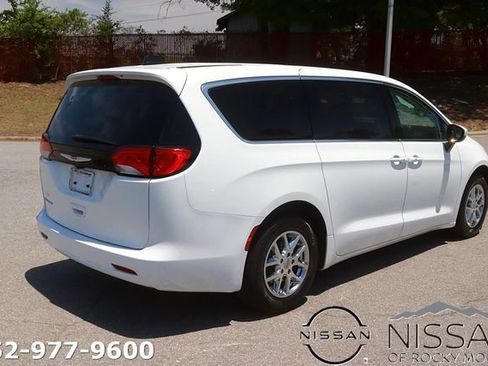 Used 2023 Chrysler Voyager LX FWD image 5