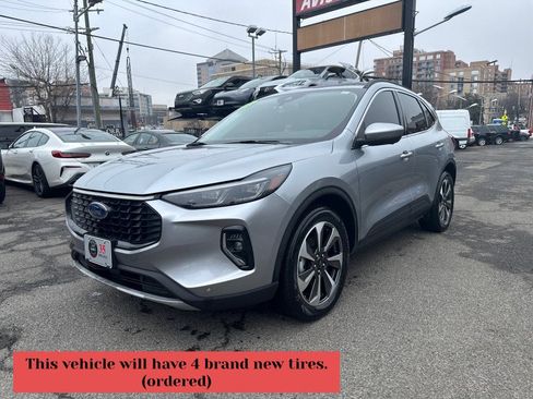 Used 2023 Ford Escape Platinum image 3