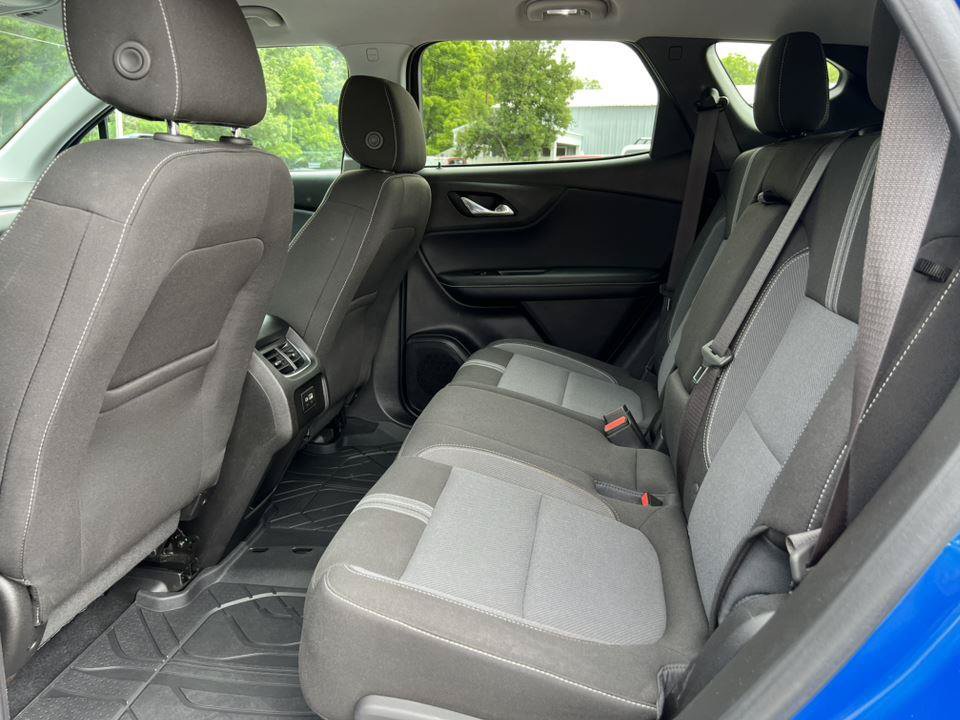 Used 2024 Chevrolet Blazer LT w/ Convenience Package FWD image 4