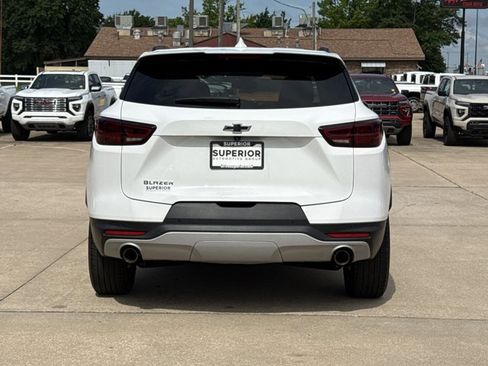 Used 2024 Chevrolet Blazer LT w/ Convenience Package FWD image 4