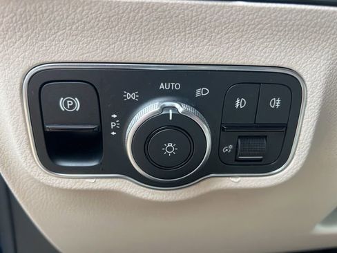 Used 2021 Mercedes-Benz GLA 250 4MATIC w/ Premium Package image 14