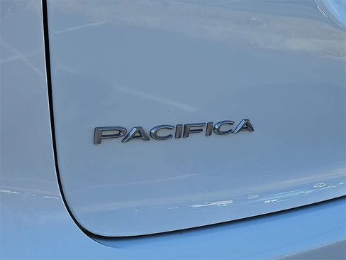 Used 2023 Chrysler Pacifica Pinnacle image 30