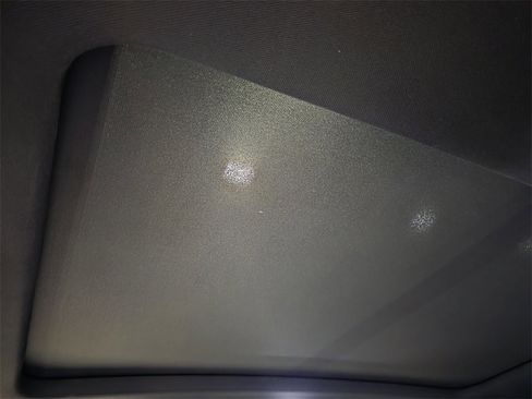 Used 2024 Volkswagen Atlas Cross Sport SEL R-Line image 19