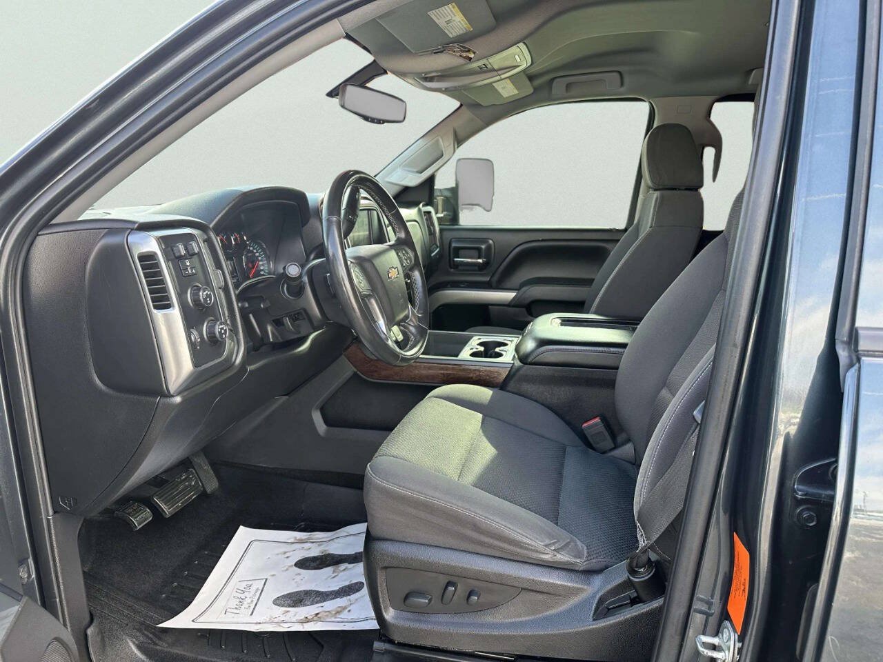 Used 2017 Chevrolet Silverado 1500 LT w/ All Star Edition AWD/4WD image 10