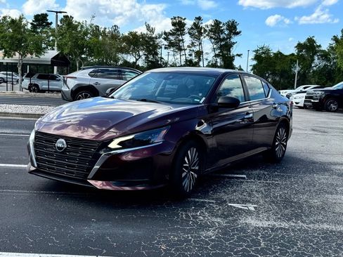 Used 2024 Nissan Altima 2.5 SV FWD image 3