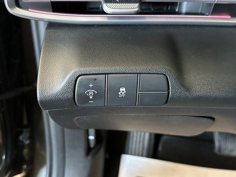 Used 2024 Hyundai Elantra Limited image 17