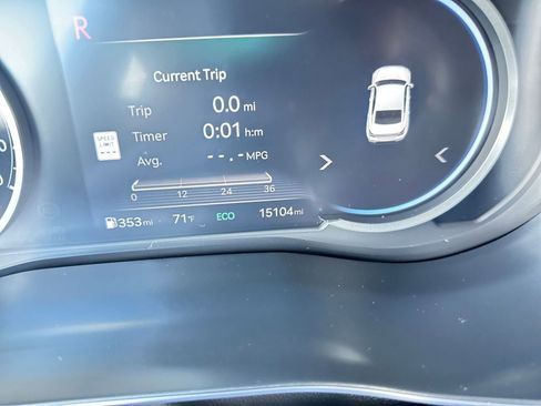 Used 2025 Genesis G70 2.5T image 40