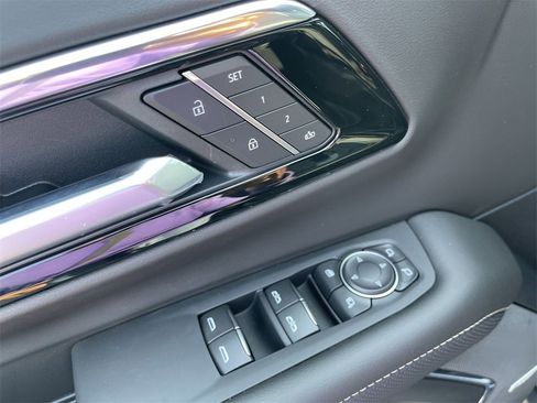 New 2025 Chevrolet Suburban Premier image 13