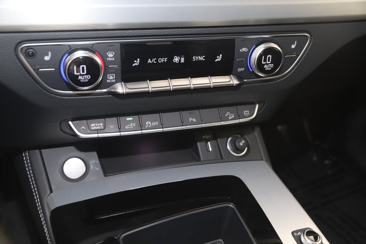 Used 2025 Audi Q5 e Premium Plus AWD/4WD image 26