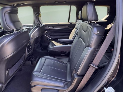 Used 2022 Jeep Grand Cherokee L Overland w/ Luxury Tech Group IV image 34