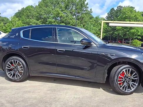 New 2025 Maserati Grecale GT image 9