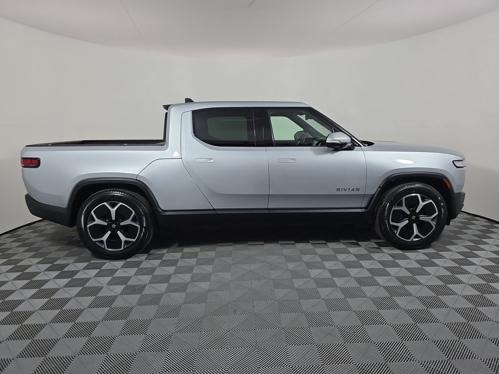 Used 2023 Rivian R1T Adventure Dual AWD/4WD image 6