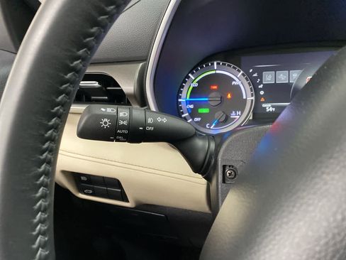 Used 2023 Toyota Highlander XLE image 24