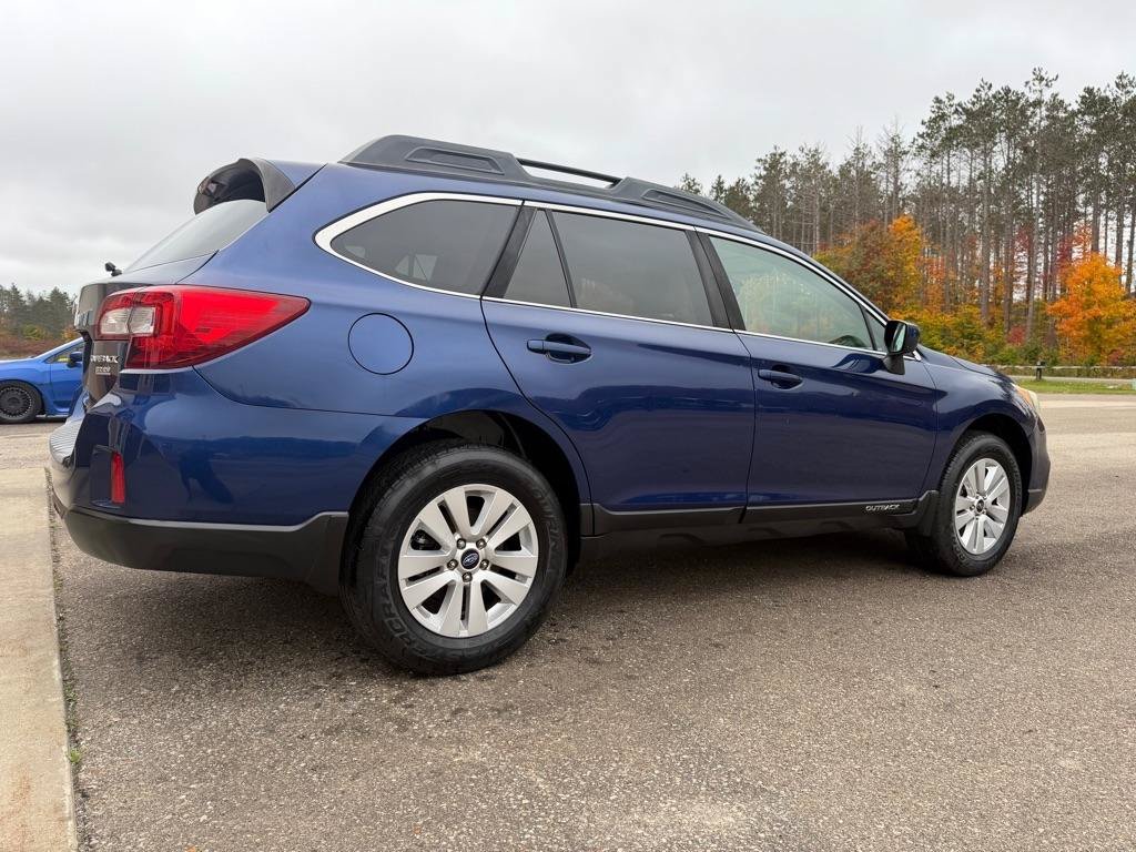 Used 2017 Subaru Outback 2.5i Premium AWD/4WD image 4