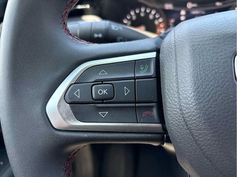 Used 2025 Jeep Compass Trailhawk AWD/4WD image 24