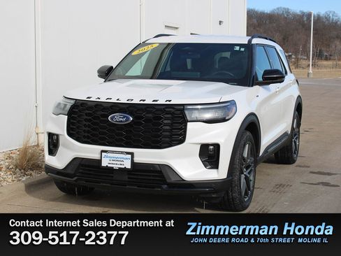 Used 2025 Ford Explorer ST-Line w/ ST-Line Street Pack image 25