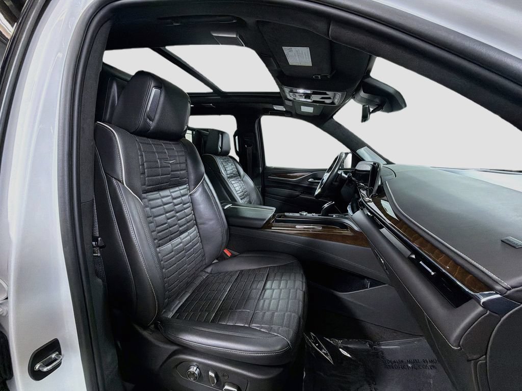 Used 2024 Cadillac Escalade Sport Platinum w/ LPO, ONYX Package AWD/4WD image 32