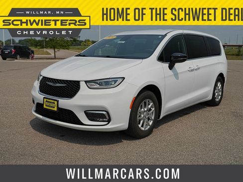 Used 2026 Chrysler Pacifica Select FWD image 1
