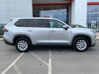 Used 2025 Toyota Grand Highlander XLE video 2