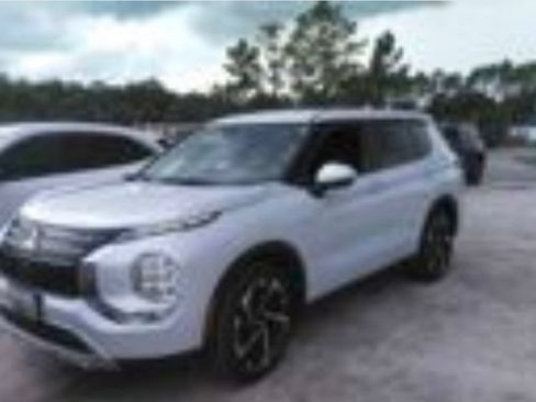 Used 2024 Mitsubishi Outlander SE AWD/4WD image 2