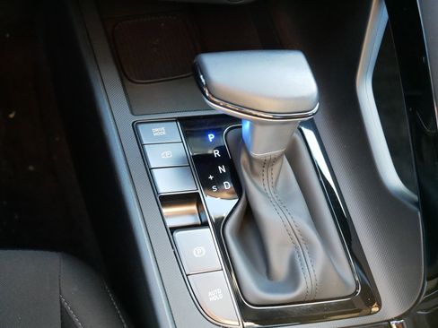 Certified 2025 Hyundai Elantra SEL image 24