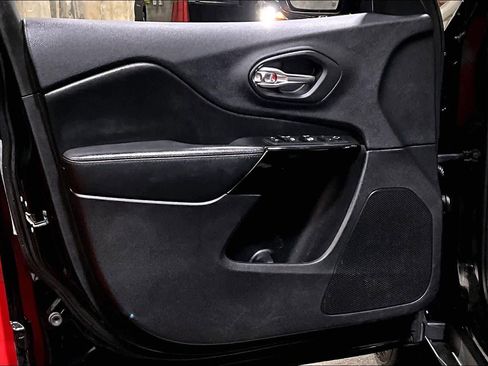 Used 2019 Jeep Cherokee Latitude Plus image 21