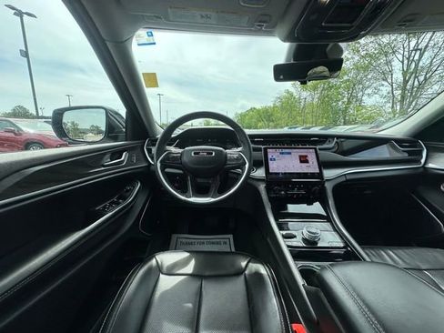 Used 2023 Jeep Grand Cherokee 4WD 4xe w/ Luxury Tech Group II image 18