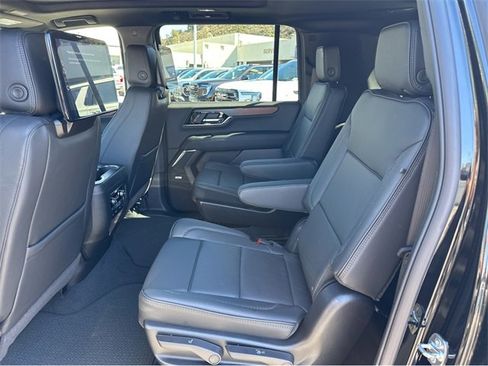 New 2026 GMC Yukon XL Denali w/ Denali Reserve Package image 18