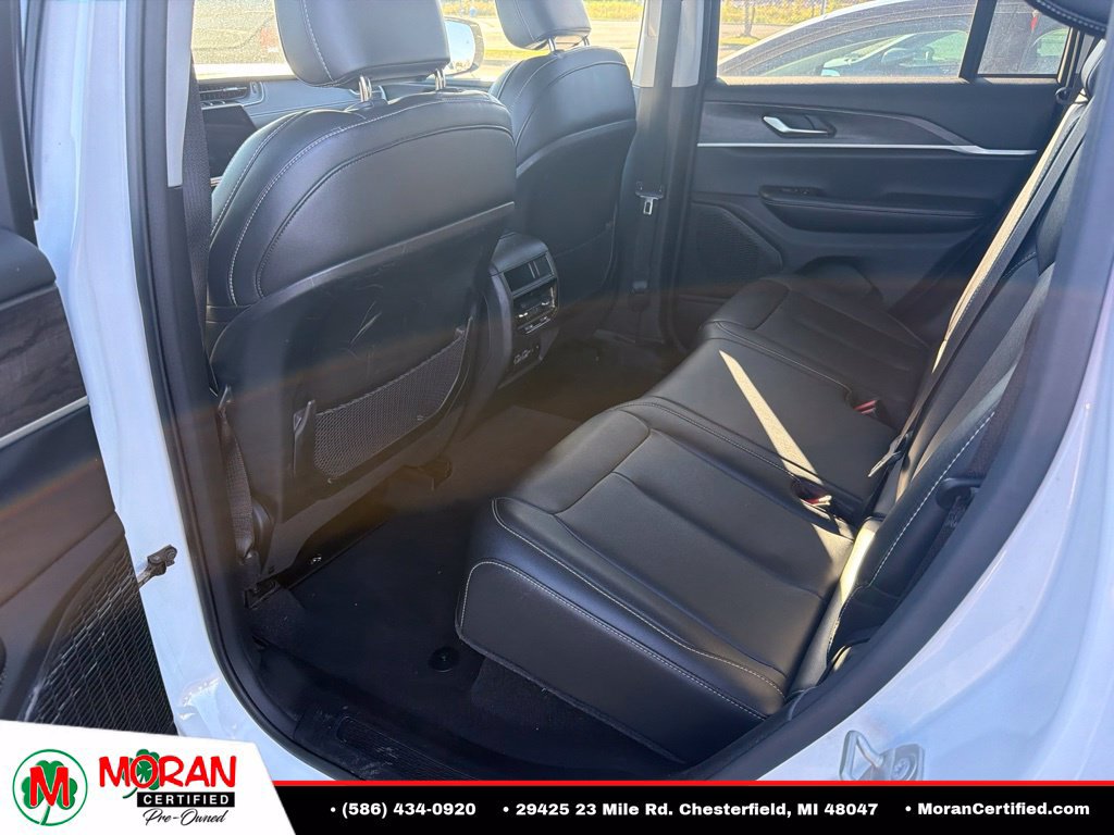 Used 2023 Jeep Grand Cherokee Limited AWD/4WD image 7