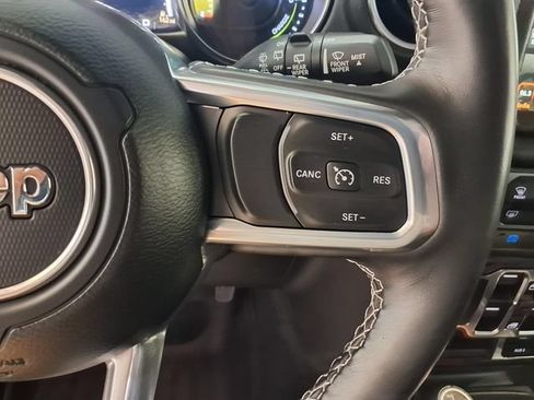 Used 2022 Jeep Wrangler Unlimited Sahara w/ Cold Weather Group AWD/4WD image 10