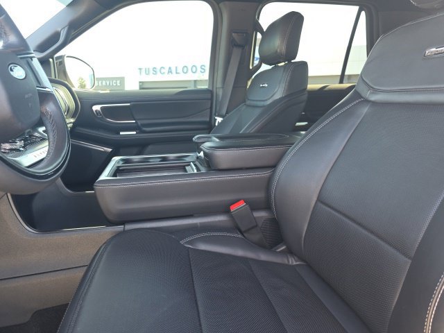 Used 2025 Ford Expedition Platinum w/ Stealth Appearance Package AWD/4WD image 9