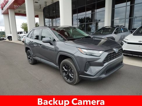 Used 2022 Toyota RAV4 XLE AWD/4WD image 3