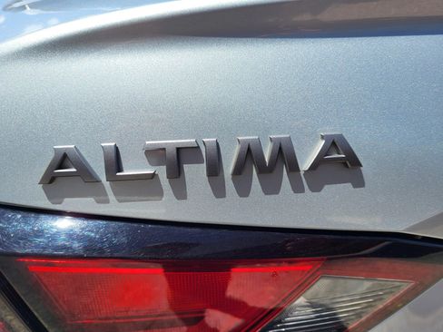 Used 2024 Nissan Altima 2.5 SV FWD image 30