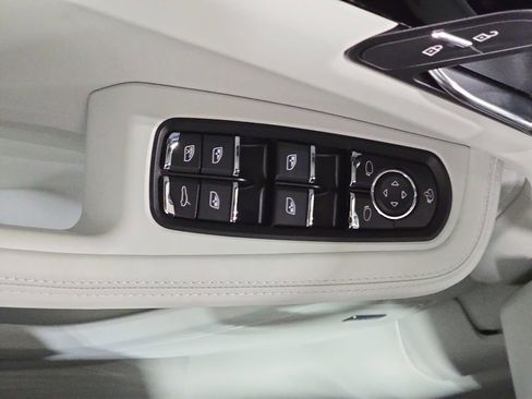 New 2026 Porsche Macan image 21